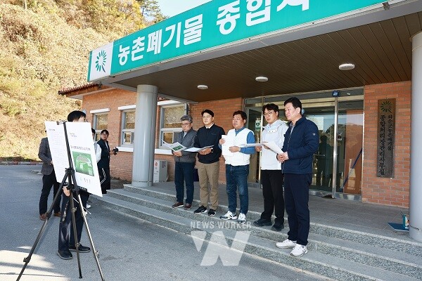 화순군의회 산업·건설위원회(위원장 조세현)는 25일 화순 농촌폐기물 종합처리시설 현장과 화순 파크골프장 조성사업을 방문했다.