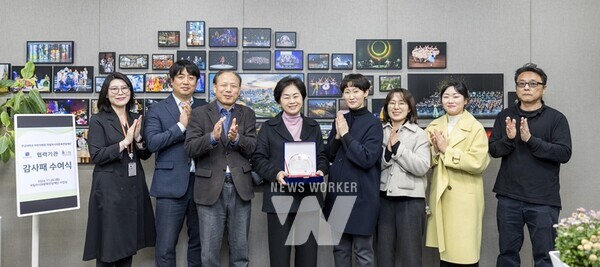 국립아시아문화전당재단(사장 김선옥·이하‘ACC재단’)은 지난 26일 오후 전남대학교병원(병원장 정신)으로부터 지역사회를 위한 문화예술 복지증진과 소외계층 아동지원에 기여한 공로로 감사패를 받았다.