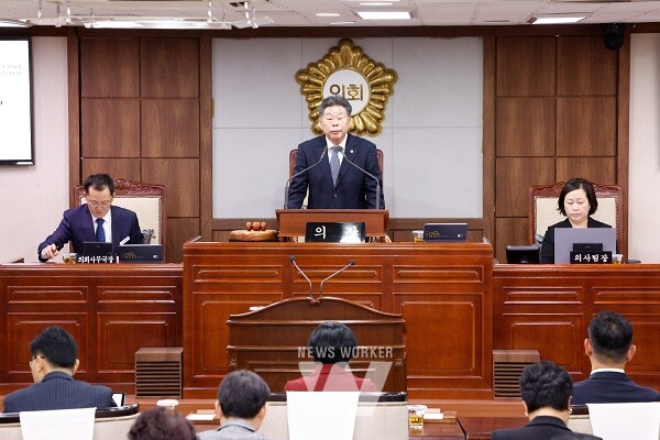 순천시의회(의장 강형구)는 27일 제283회 제2차 정례회 제2차 본회의를 열어 2024년도 제2회 추가경정예산안 등 3건의 안건을 심의·의결했다