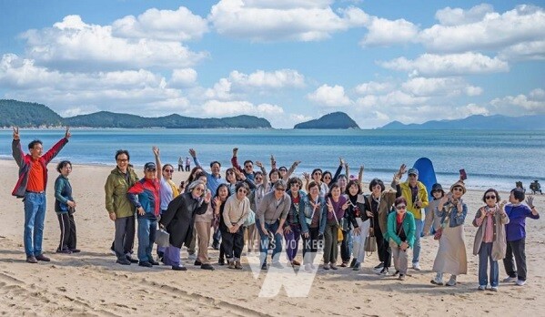 완도군, 남파랑길 걷기 프로그램 운영(참가자 단체 사진)