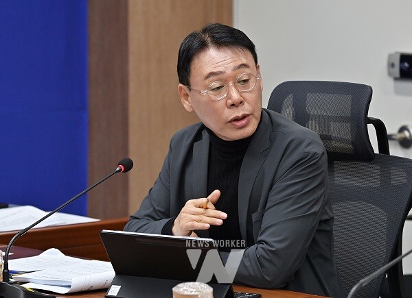 광주 서구의회 오광록 의원이 제327회 정례회 중 상임위원회에서 발언하고 있다.(광주 서구의회 제공)