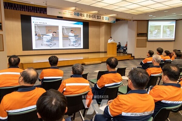 2일, 장애인 트라이애슬론 국가대표 김황태 선수가 광양제철소 소본부에서 '아픔에도 흔들리지 않고 핀 열정'이라는 주제로 특별강연을 열었다.