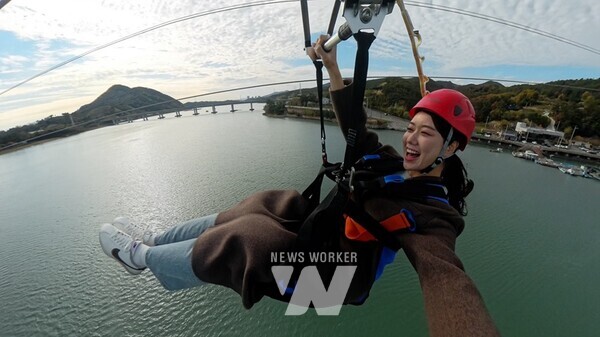 전남 광양시가 섬진강 망덕포구 공중하강체험시설인 광양 짚와이어 ‘섬진강 별빛 스카이’와 모노레일을 단돈 1만 원에 즐길 수 있는 특별이벤트를 진행한다
