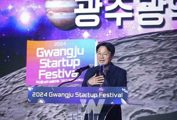 강기정 광주광역시장이 28일 오후 서구 김대중컨벤션센터에서 열린 '2024 광주창업 페스티벌'에 참석해 환영사를 하고 있다./광주광역시 제공