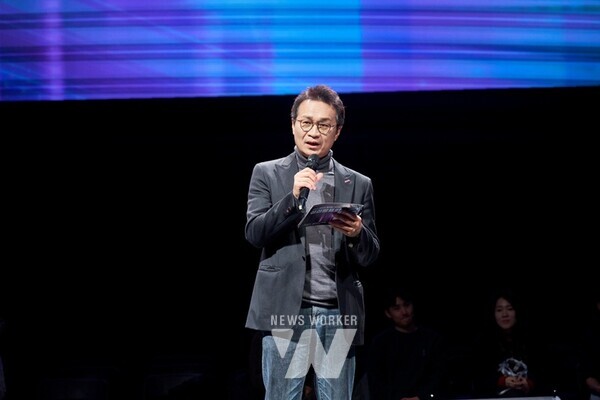 유현석 원장직무대행이 지난 5일 서울 홍릉 콘텐츠문화광장에서 개최한 ‘OTT 콘텐츠 특성화 대학원 지원사업 성과발표회’에서 개회사를 전하고 있다.