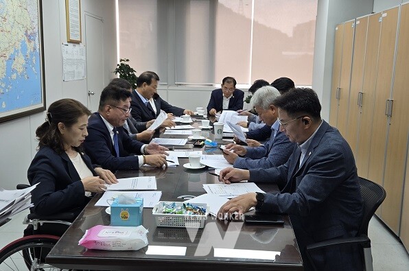 전라남도의회 보건복지환경위원회(위원장 최병용)는 상임위 간담회에서 전라남도보건환경연구원으로부터 ‘골프장 농약잔류량 검사 결과’를 보고받고 개선대책 마련을 주문했다