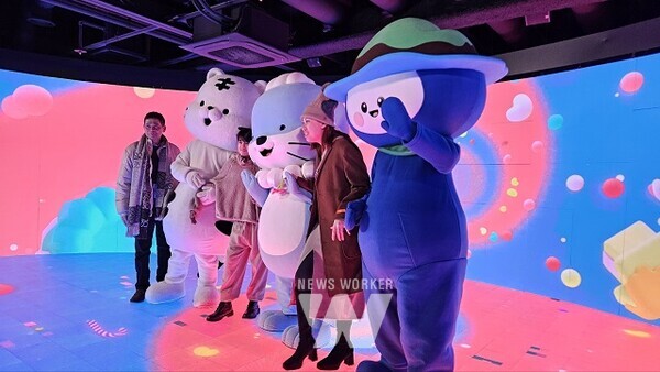 (재)2026여수세계섬박람회는 한국관광공사가 주최하는 테마 팝업행사인 '로컬 히어로즈'에 참가하여 ‘다섬이’를 활용한 홍보활동을 추진했다