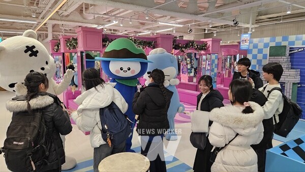 (재)2026여수세계섬박람회는 한국관광공사가 주최하는 테마 팝업행사인 '로컬 히어로즈'에 참가하여 ‘다섬이’를 활용한 홍보활동을 추진했다