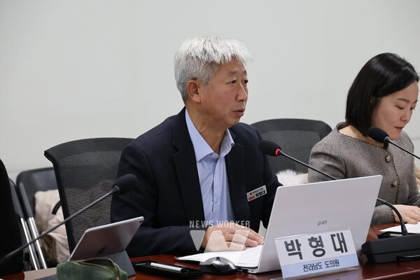 전남도의회 박형대 의원(진보당‧장흥1)은 지난 16일 국회의원회관 제3간담회실에서 열린 ‘농정개혁 정책 제안 연속 토론회’에 참석해 기후대응기금을 개선하고 이를 기후 취약계층인 농‧어민에게 지원해야 한다고 강조했다.