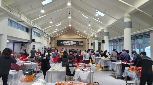 지난 2~15일 진행한 ‘2024 빛고을 사랑나눔 김장대전’에 1만2000여 명이 참여해 257t(16억5000만 원 상당)의 김장김치를 판매, 역대 최고실적을 기록했다.