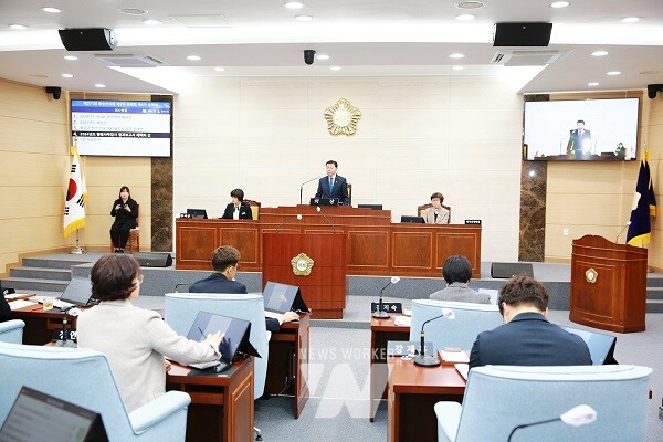 화순군의회(의장 오형열)는 19일, 제271회 제2차 정례회 제4차 본회의를 끝으로 2024년도 총 94일간의 회기를 마무리했다