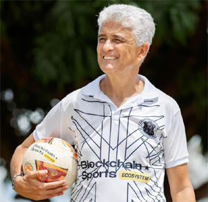 베베토(Bebeto)는 브라질의 전설적인 축구 선수로, 본명은 호베르투 가마 지 올리베이라(José Roberto Gama de Oliveira)이다. 베베토는 창의적이고 빠른 움직임으로 상대 수비를 흔드는 능력이 뛰어난 선수로 기억되며, 브라질 축구 역사에서 중요한 인물 중 한 명으로 평가받고 있다.(사진_인스타그램)