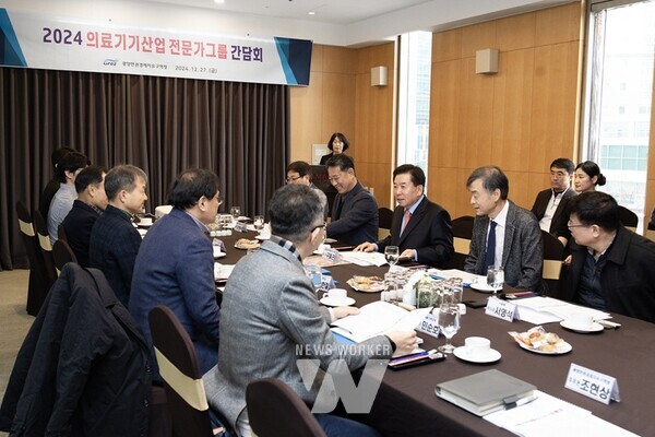 광양만권경제자유구역청(청장 구충곤, 이하 광양경자청)은 27일 라마다광주호텔에서 광양만권 의료기기산업의 지속가능한 발전과 기업 투자유치 방안을 논의하는 “의료기기산업 전문가그룹 간담회”를 개최했다.