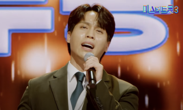 '인생' 무대로 '미스터트롯3' 팬들에 감동을 준 가수 무룡 [사진=미스 앤 미스터 트롯]