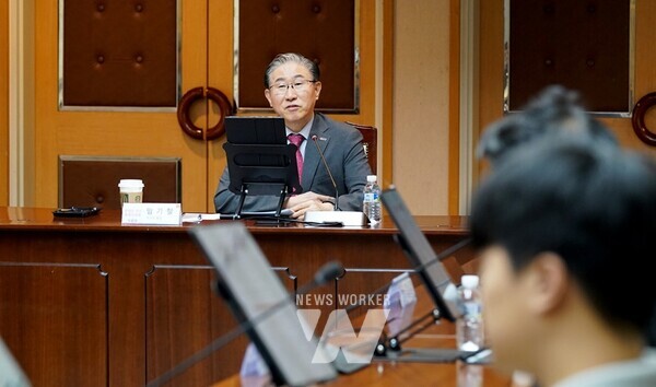GIST 임기철 총장이 청렴·반부패 업무 추진 결과에 대한 논의를 주재하고 있다.