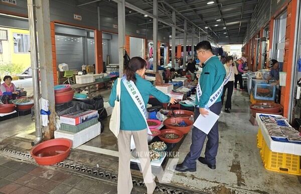 전남 영암군(우승희 군수)이 행정안전부 주관 ‘2024년 지방물가 안정관리 평가’에서 지난해에 이어 우수 지자체로 선정돼 특별교부세 5,000만원을 확보했다 (추석 물가조사)