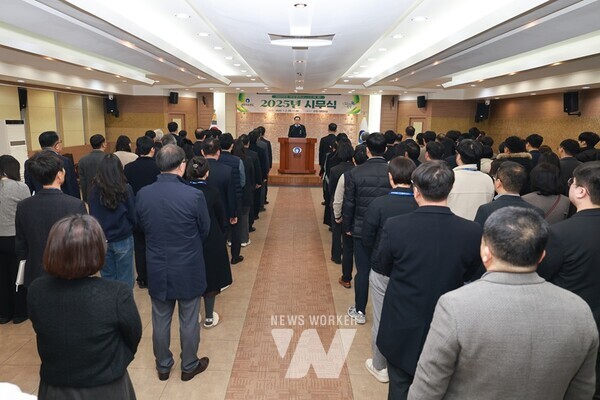 신년사 통해 군정 운영 방향 밝히고 있는 신우철 군수