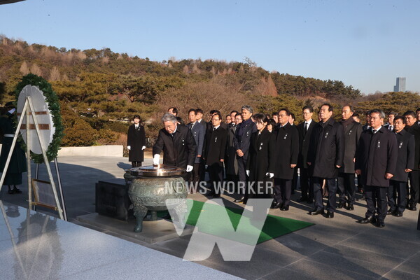 강호동 농협중앙회과 임직원, 신년 현충원 참배