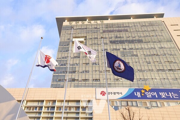 최근 미국 버지니아주 글렌 영킨(Glenn Youngkin) 주지사가 친필 서명이 담긴 감사증서와 조셉 구스리 농업‧소비자서비스부 청장의 서한문, 버지니아주기를 보내왔다