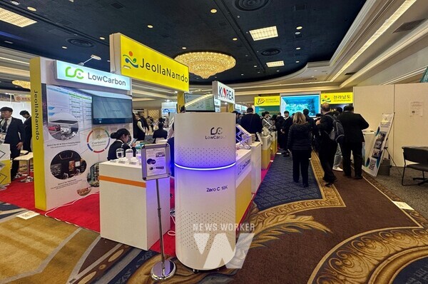 전라남도는 7일(현지 시간)부터 10일까지 미국 라스베이거스에서 열리는 세계 최대 IT·가전 박람회 CES 2025에 참가해 전남지역 혁신 기업들과 함께 글로벌 공동관을 운영한다