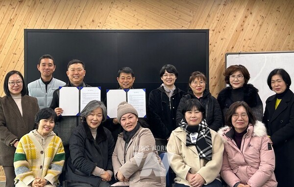 전남 함평군 대표 체험농장 연합회인 ‘함평에서 놀자’(회장 손영일)가 함평군지역아동센터연합회(회장 이상백)와 함께 취약계층 아동 지원을 위한 업무협약을 체결했다