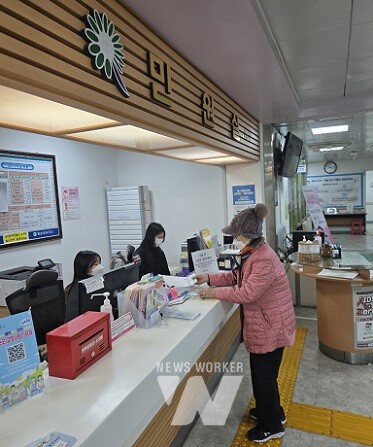 화순군보건소 민원실 마스크 착용 모습