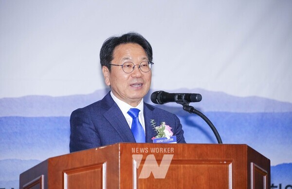 강기정 광주광역시장이 15일 오후 광주테크노파크에서 열린 ‘지산학연 협의체 신년인사회’에 참석해 신년사를 하고 있다./광주광역시 제공