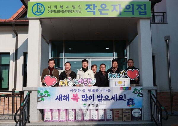 전남 보성군이 지난 24일 설 명절을 맞아 소외된 어르신들이 생활하는 벌교읍 소재 사회복지시설인‘작은자의 집’을 방문해 위문품을 전달하고 시설 종사자들을 격려했다