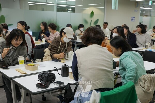 국립아시아문화전당(ACC, 전당장 이강현)은 2~5월까지 아시아 문화를 느끼고 체험할 수 있는 2025년 상반기 ‘ACC 아시아 의식주 여행’을 운영한다.