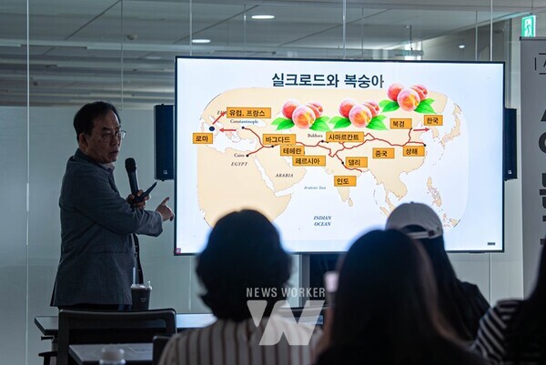 국립아시아문화전당(ACC, 전당장 이강현)은 2~5월까지 아시아 문화를 느끼고 체험할 수 있는 2025년 상반기 ‘ACC 아시아 의식주 여행’을 운영한다.