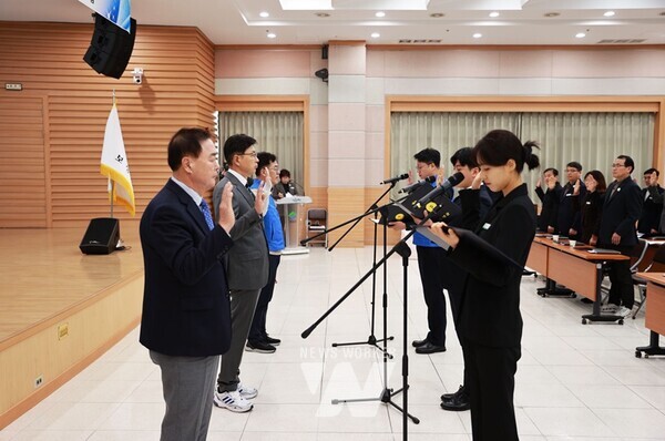 보성군은 3일 보성군청 대회의실에서 ‘2025년 반부패‧청렴 실천 결의 및 서약식’을 가졌다