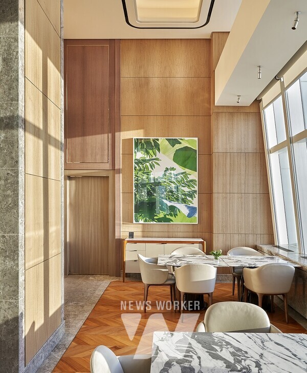 시그니엘 서울, 박형근 작가 _유동성의 지형학_jeju-14_