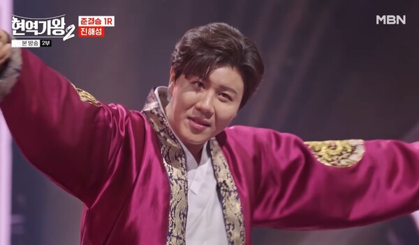 진해성의 파격적인 '울지마라 가야금아' 무대 중에서 [사진=MBN MUSIC]