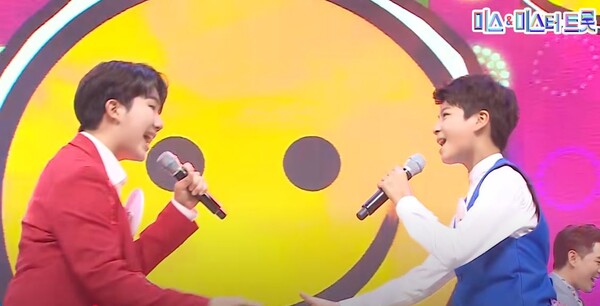 남승민과 정동원의 하모니가 인상적인 '짝짝쿵짝' 무대 [사진=미스 앤 미스터 트롯]