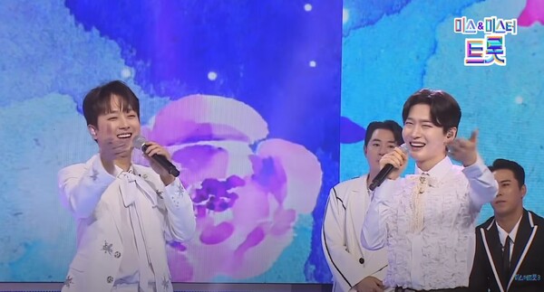 출전자와 마스터로 만난 김용빈(오른쪽)과 이찬원 [사진=미스 앤 미스터 트롯]