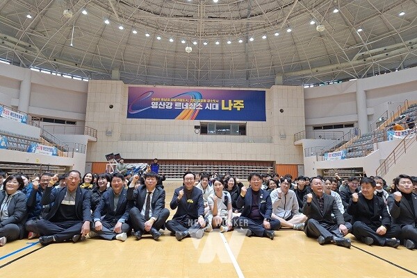 2025 나주시장기 배드민턴대회 단체 기념촬영 (사진제공-나주시)