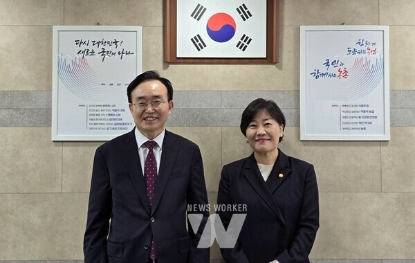 윤병태 나주시장이 송미령 농림축산식품부 장관과 간담회를 갖고 농업·농촌 발전을 위한 정책 지원과 제도 개선을 논의했다. (사진제공-나주시)