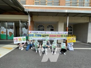 전남 곡성군(군수 조상래)은 3월 한 달 동안 신학기 개학 시기를 맞이해 초등학교 학생을 대상으로 어린이 식생활 안전관리 캠페인을 실시 한다