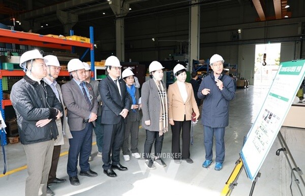 전라남도의회 경제관광문화전문위원회(위원장 윤명희, 장흥2)가 지난 3월 13-14일 이틀간 전남테크노파크, 국가종합비행성능시험장, 고흥드론센터 등 지역산업 관련 기관‧시설을 방문하여 지역 실정과 특성에 맞는 산업 발전 전략 등에 대해 논의했다