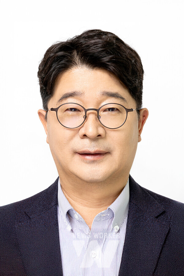 포스코퓨처엠이 24일 제54기 정기주주총회를 열어 사내외이사를 선임하는 등 주요 안건을 의결했다. 정기주총 및 이어 열린 이사회에서 대표이사로 선임된 포스코퓨처엠 엄기천 사장