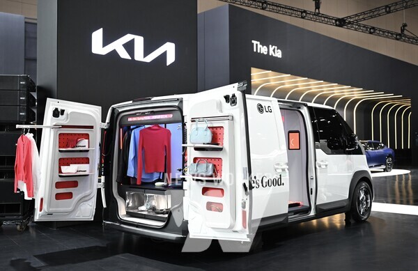 ‘2025 서울모빌리티쇼’ 행사장에 전시된 기아 PV5 슈필라움 스튜디오 콘셉트카