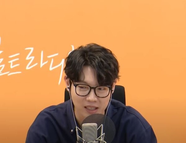 이제 어지간한 게스트가 나와도 입담에서 안 밀리는 손태진 [사진=MBC FM '손태진의 트로트 라디오' 보이는 라디오 캡처]