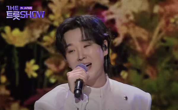 송민준의 '사랑의 바보' 무대 [사진=THE 트롯 보라고]