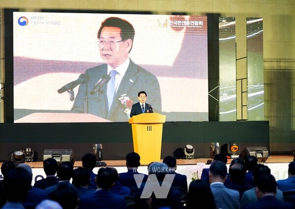 김영록 전라남도지사가 15일 국립소록도병원에서 열린 ‘제22회 한센인의 날 기념식’에서 축사를 하고 있다.