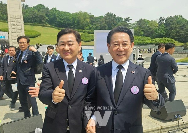 18일 김영록 전남지사가 5.18민주묘지를 참배했다.