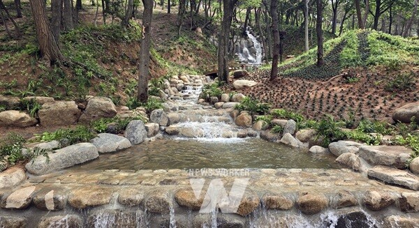 빛가람 호수공원 배메산 경관 폭포 (사진제공-나주시)