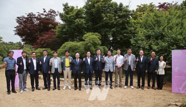 제29호 민간정원으로, 영암 월출산을 품고 있어 새들도 와서 쉬어가는 영암 새실정원이 지난 22일 정식 개방됐다