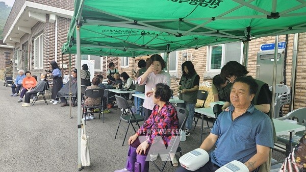 광양시 진월면(면장 문순용)은 ‘찾아가는 전남행복버스’가 지난 5월 22일 진월면 장재마을을 찾아 다양한 복지서비스 및 맞춤형 프로그램 제공했다고 23일 밝혔다.