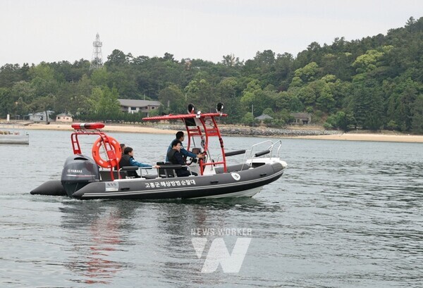 전남 고흥군(공영민 군수)은 23일 녹동항 바다정원 일원에서 해상자율방범순찰대 수난 구조 선박의 취항식을 개최했다.