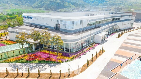 전남 순천시(시장 노관규)는 어린이 직업체험관인 ‘순천만잡월드’를 새롭게 단장해 오는 27일부터 3일간 시범 운영하고, 31일 정식 개관한다